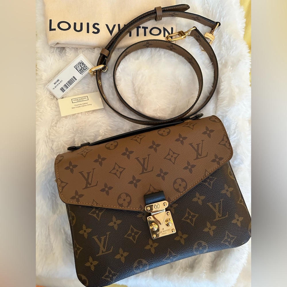 Authentic Louis Vuitton Pochette Métis - Reverse Monogram